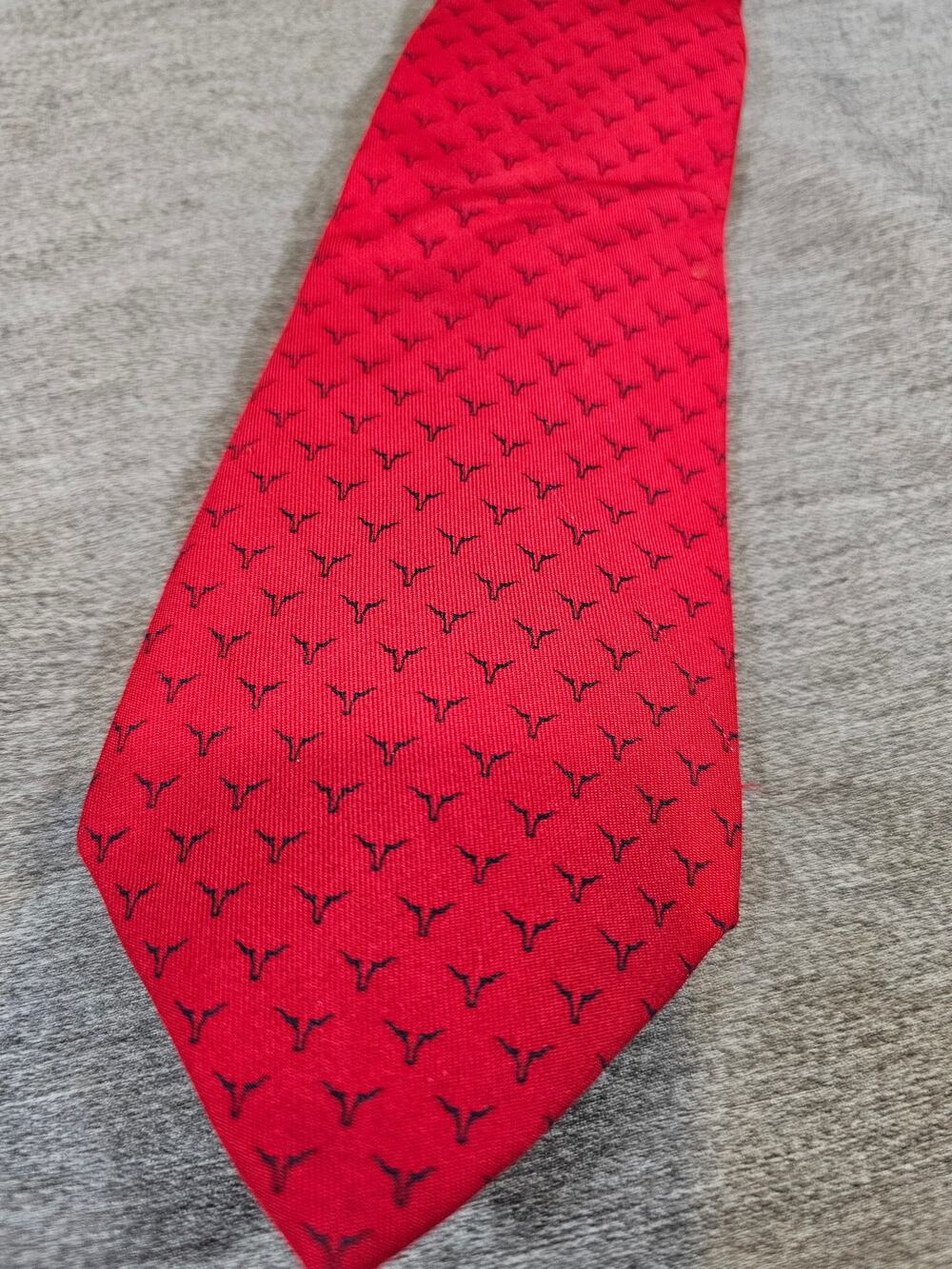 Vineyard Vines colab Sid Richardson Red Bull Tie 100% Silk Texas Steer Horns